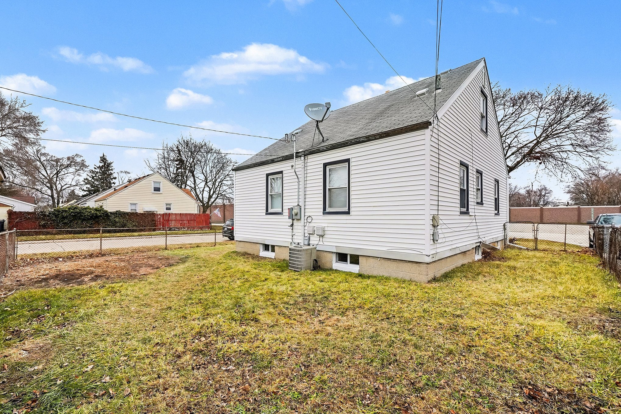 Building Photo - 319 N Stephenson Hwy