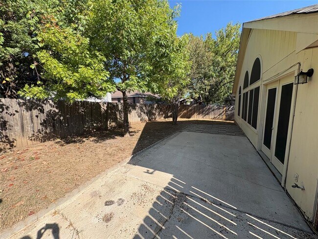 Building Photo - 8002 Marble Ridge Dr