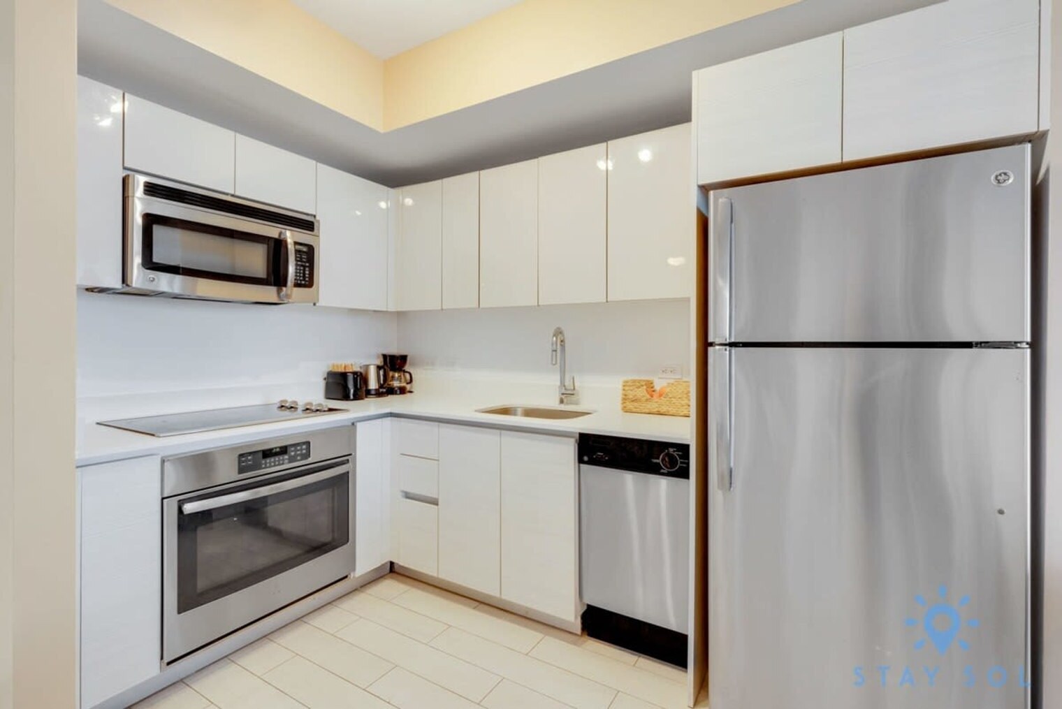 Building Photo - 2601 E Hallandale Beach Blvd