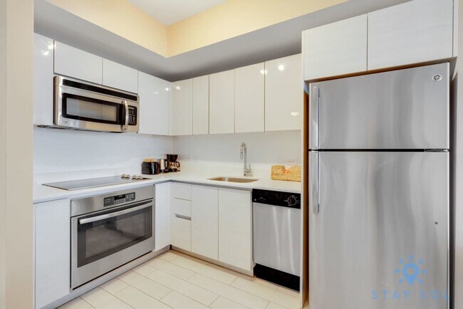 Building Photo - 2602 E Hallandale Beach Blvd