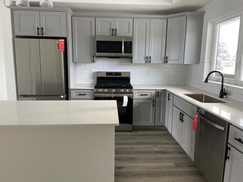 Kitchen - 1704 W Lincoln St