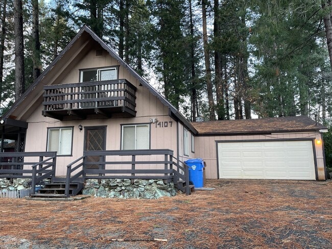 Building Photo - Two story 4 bedroom 2 bath home, Magalia