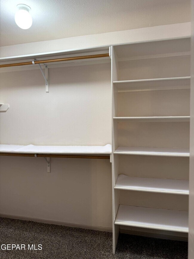 Building Photo - 317 Zenith Dr