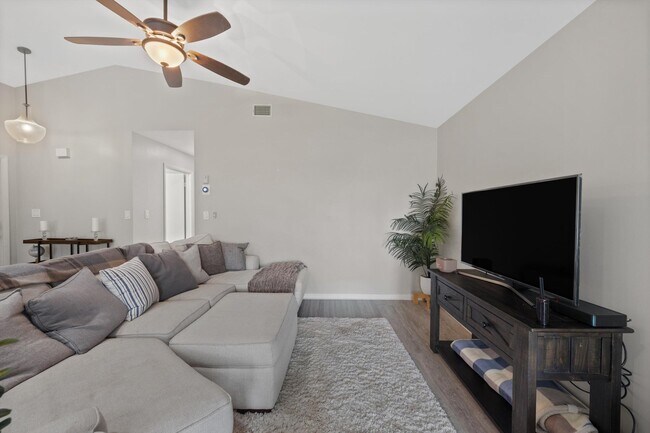 Building Photo - 2482 Bedford Mews Dr