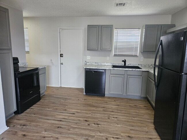 Primary Photo - 1830 N Troost Ave