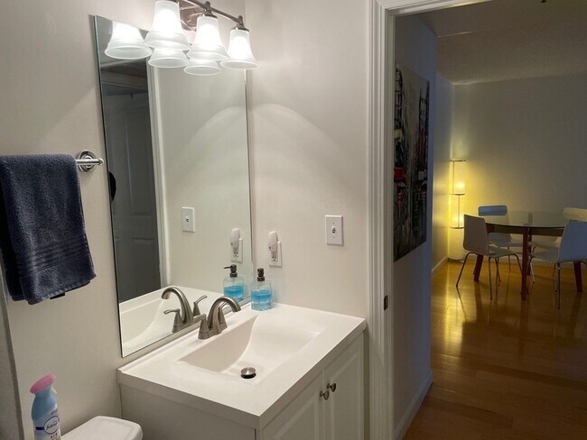 Building Photo - 8 Museum Way