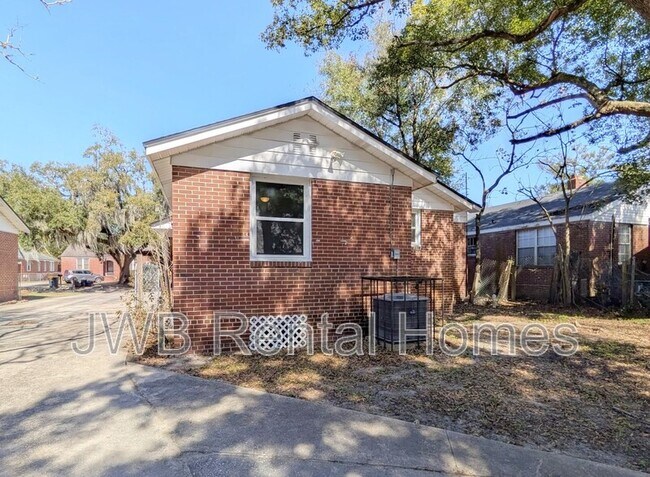 Building Photo - 44 W 55th St