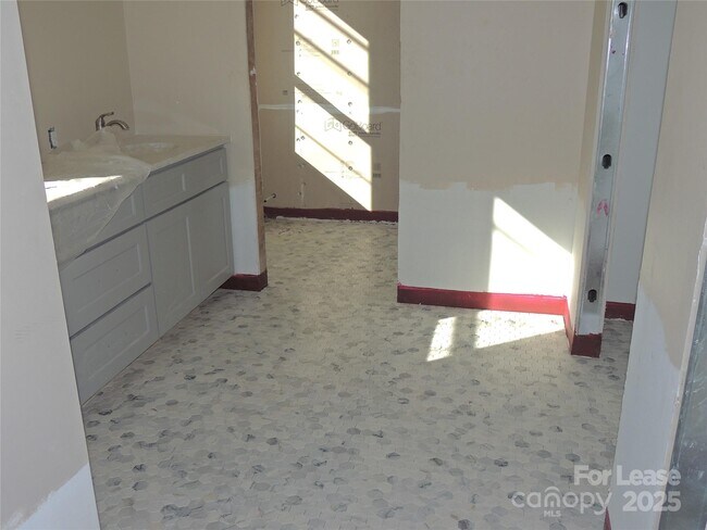 Building Photo - 125 Central St