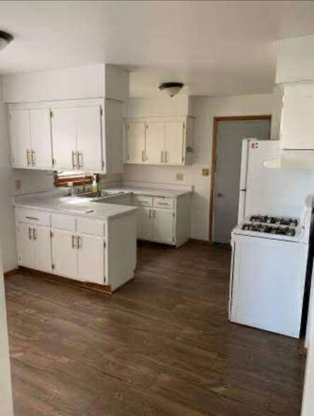 Primary Photo - 10437 W Silver Spring Dr