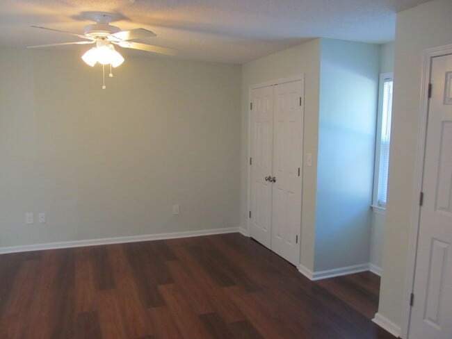 Building Photo - Pinnacle area