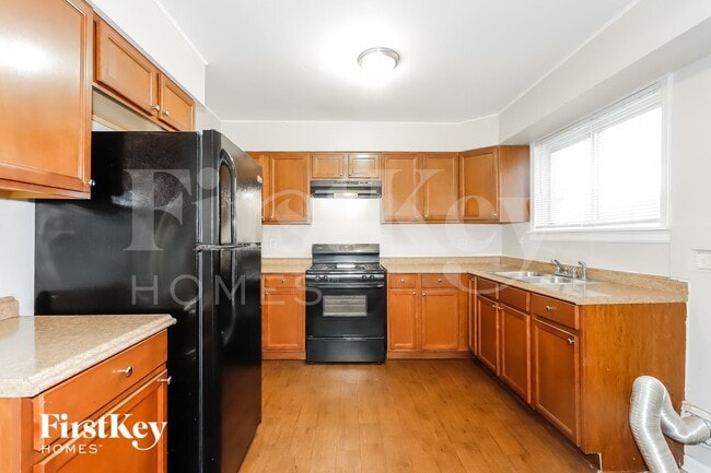 Building Photo - 4600 W 79th Pl