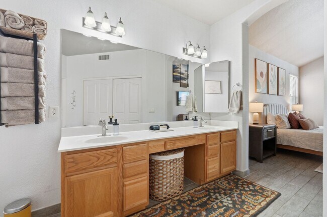 Building Photo - Furnished Desert Oasis| Pool, Bar and Mountain Views