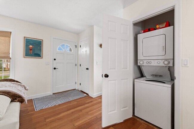 Building Photo - 7 Whiting Rd