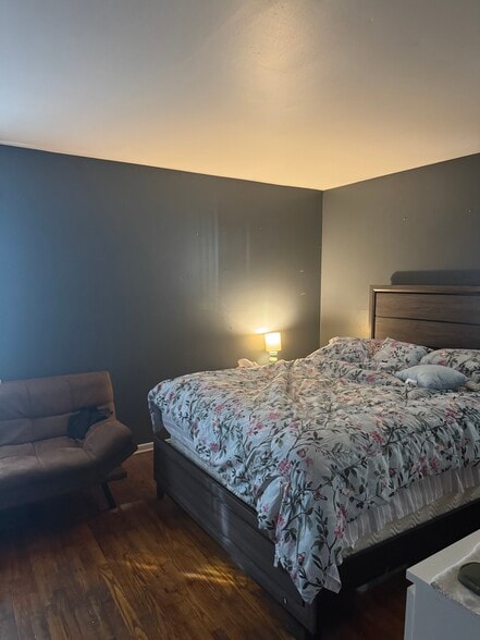 Bedroom - 560 Cleveland Ave