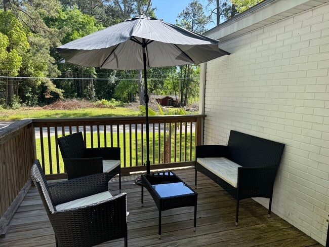 Building Photo - 813 N Spair St