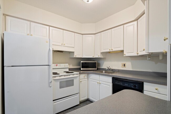 Building Photo - 29516 Bobrich St