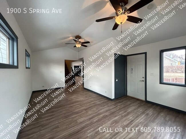 Building Photo - Spacious 4 Bedroom House With Huge Garage!