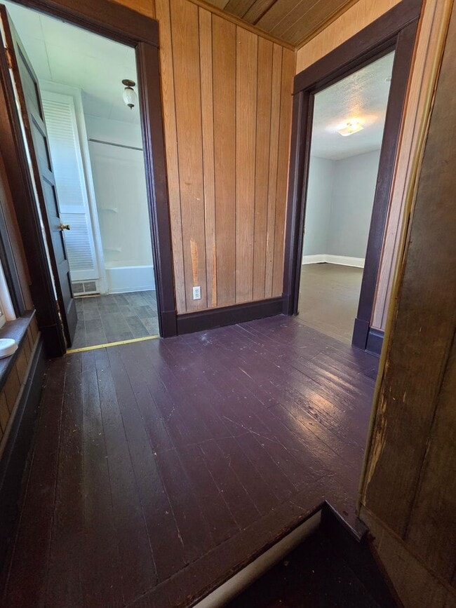 Building Photo - Single family home lower east side