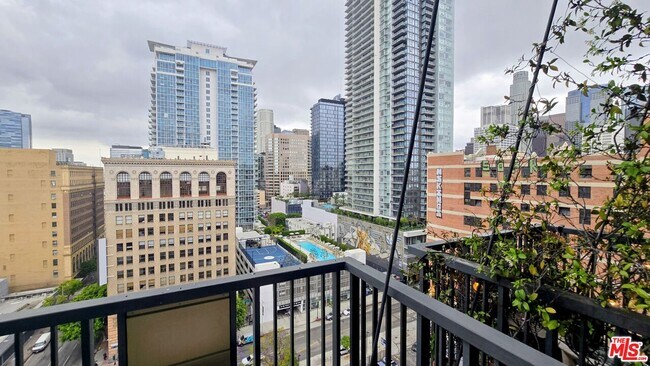 Building Photo - 849 S Broadway