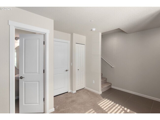 Building Photo - 7989 NE Heiser St