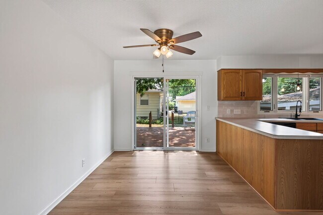 Building Photo - 2036 Coral Ln