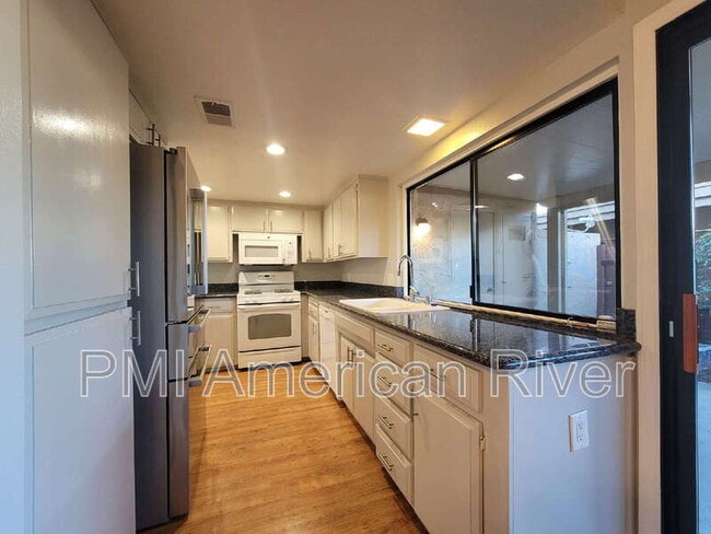 Building Photo - 3127 Vía Grande