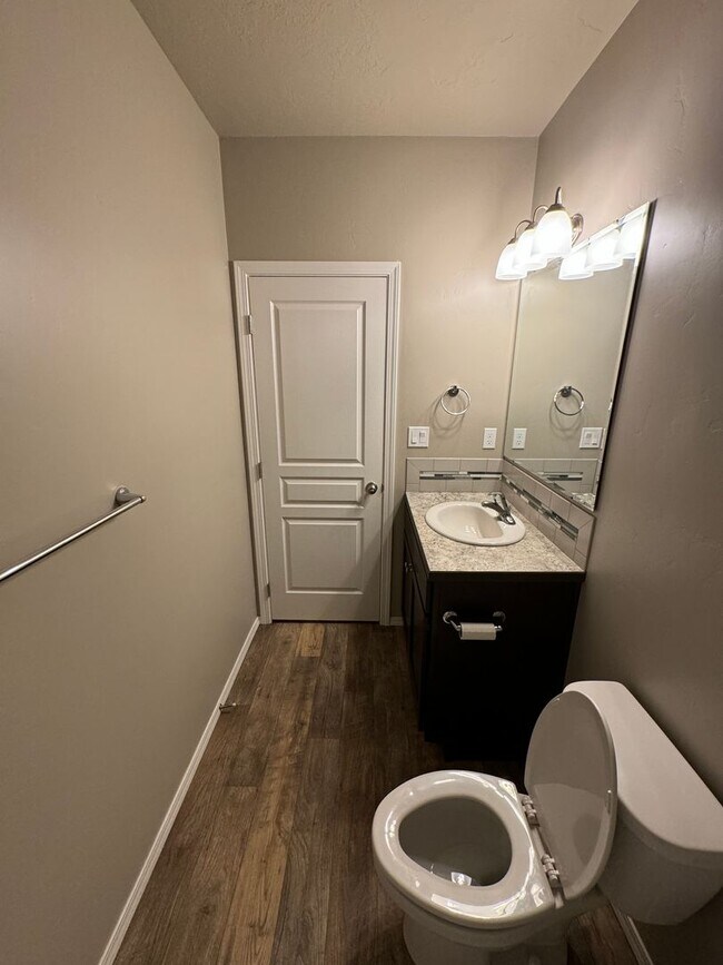 Building Photo - Charming 3-bedroom, 2-bathroom home locate...