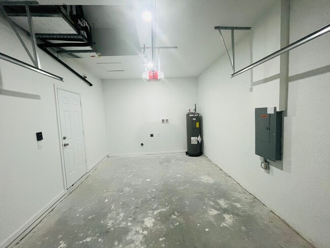 Building Photo - Brand New 1/1/-  Lehigh Acres