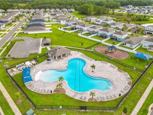 Building Photo - 1060 Cascade Dr