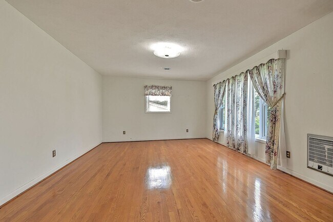 Building Photo - 208 Hogan Ave