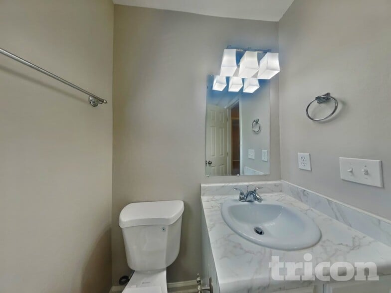 Building Photo - 5708 Green Apple Dr