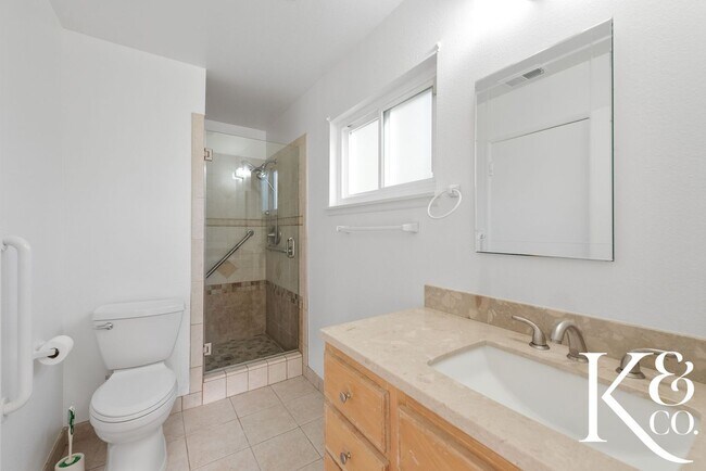 Building Photo - Charming 3-Bedroom Home with Pool in Prime...