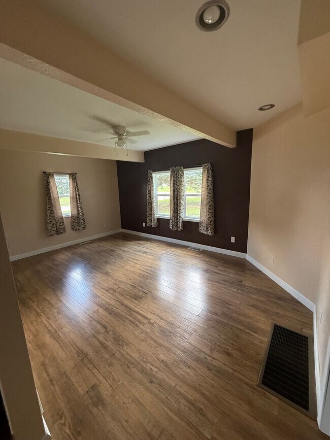 Building Photo - 207 Yetley St