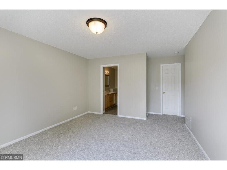Building Photo - 2597 Yellowstone Dr