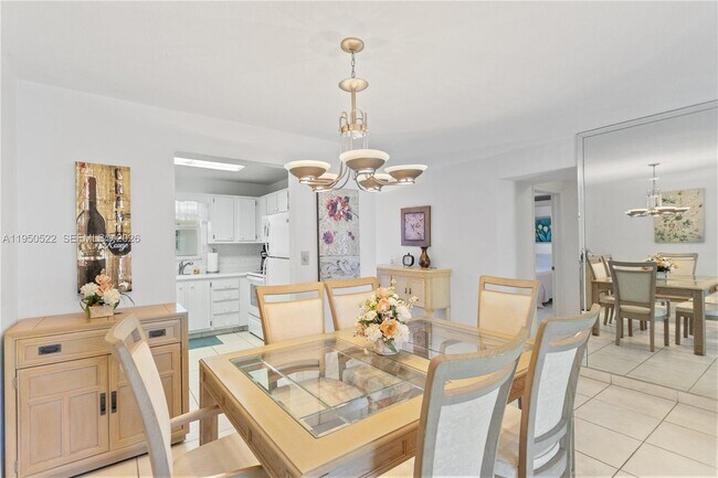 Building Photo - 2200 Diana Dr