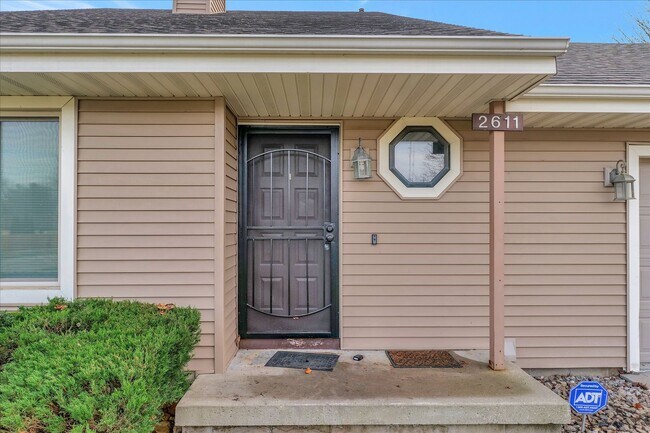 Building Photo - 4 bedroom, 2 bath home - Available August 2026