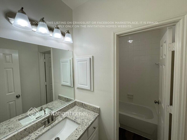 Building Photo - 15726 Stiller Park Dr