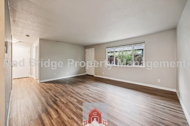 Building Photo - 3440 SE 8th Ave