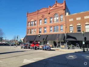 Building Photo - 601 1/2 Monroe