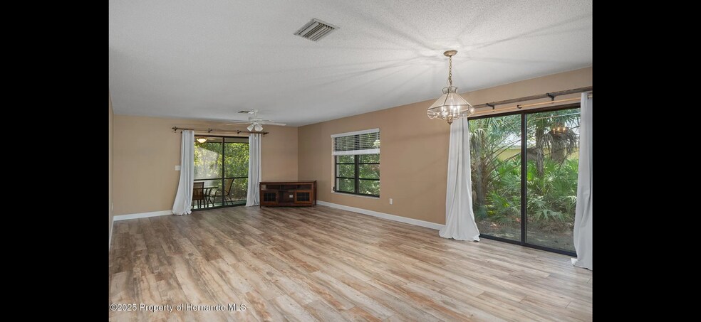 Building Photo - 51 Golfview Dr