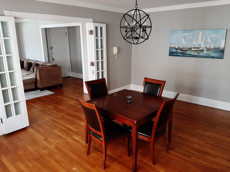 Building Photo - 15103 Lake Ave