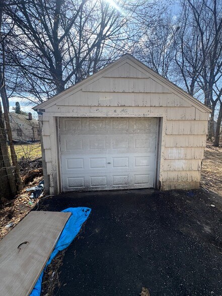 Building Photo - 711 W Dewey St