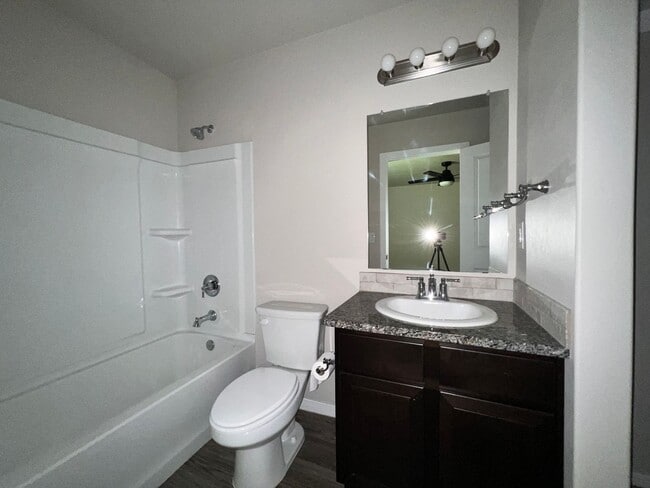 Building Photo - Pre leasing now for 4/1/2026