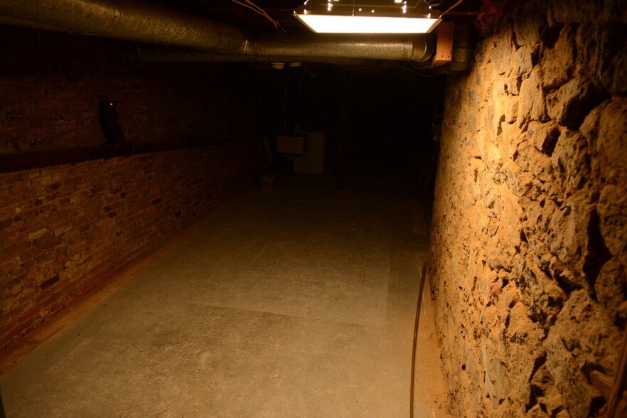 Large Basement with Washer/Dryer - 675 Spring Garden St