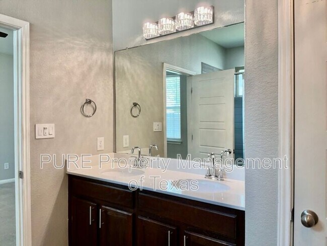 Building Photo - 128 Earl Keen St