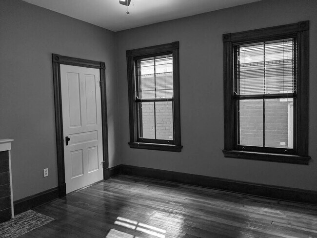 Building Photo - 2219 Scott St