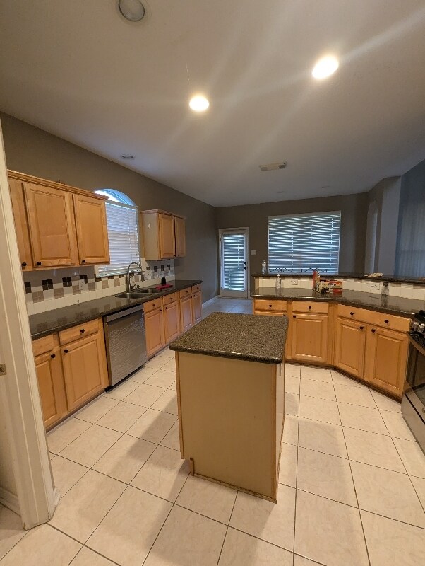 Building Photo - 4030 Harwood Dr