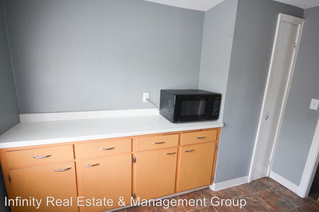 Building Photo - 114-11-1/2 11 1/2 St SE