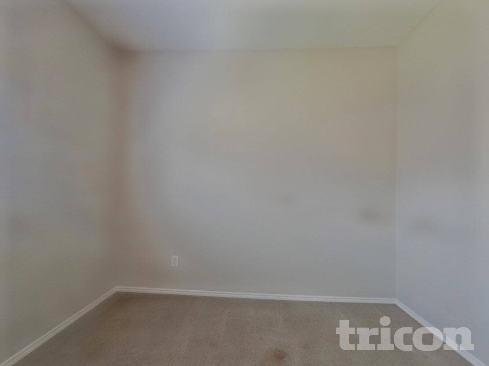 Building Photo - 3005 Glenrose Dr