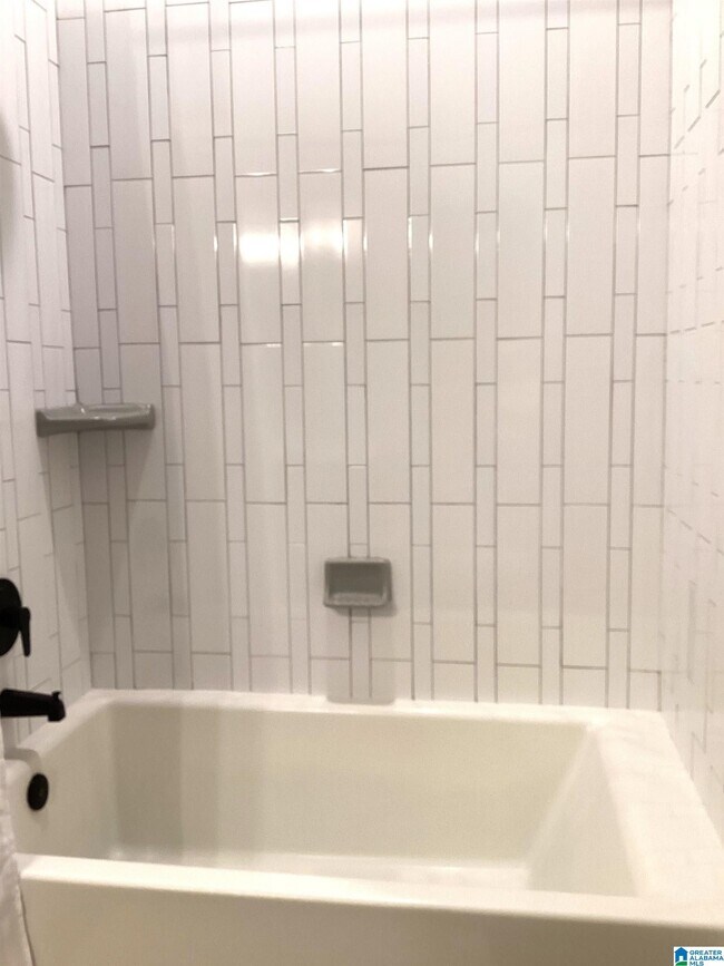 Building Photo - 3560 Grandview Pkwy